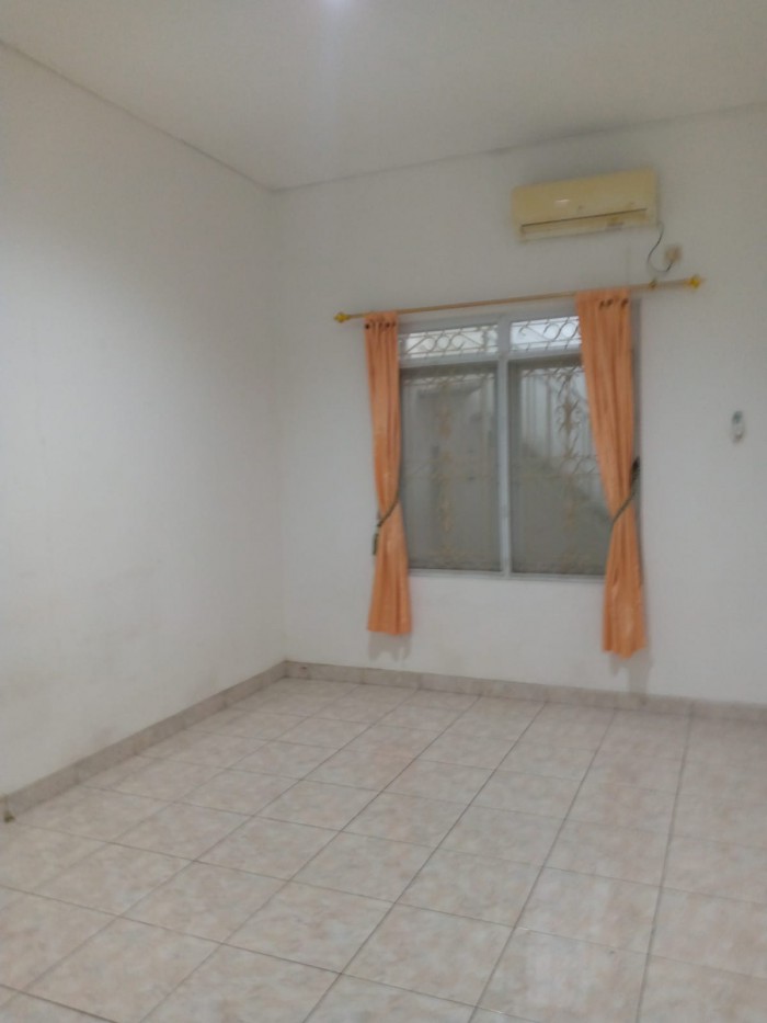 Rumah Disewakan Semi Furnished di Taman Napoli Lippo Cikarang